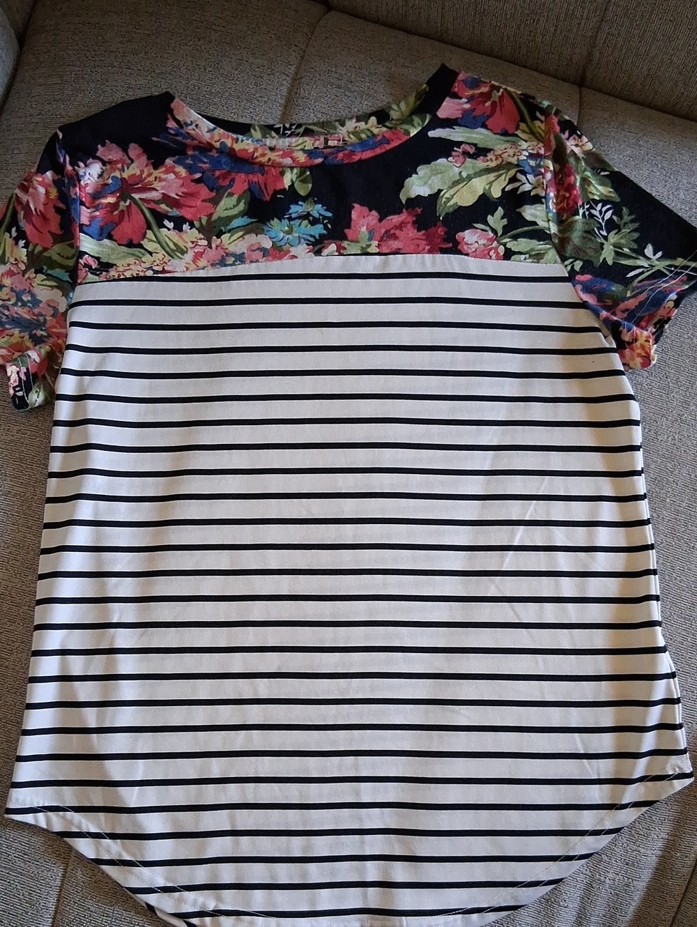 Floral Yoke Striped Short Sleeve Tee - Sz M